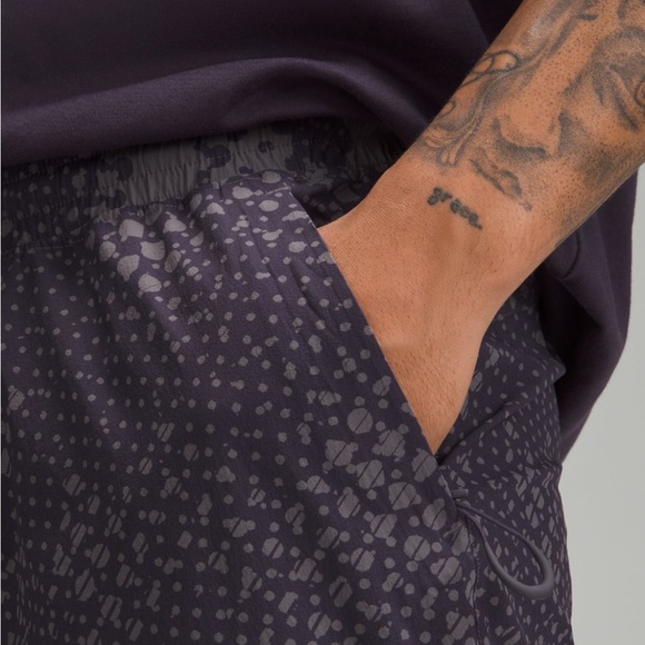 Lululemon Team Canada Convertible Pant COC Logo Pants Shorts Limited Edition - Picture 4 of 5